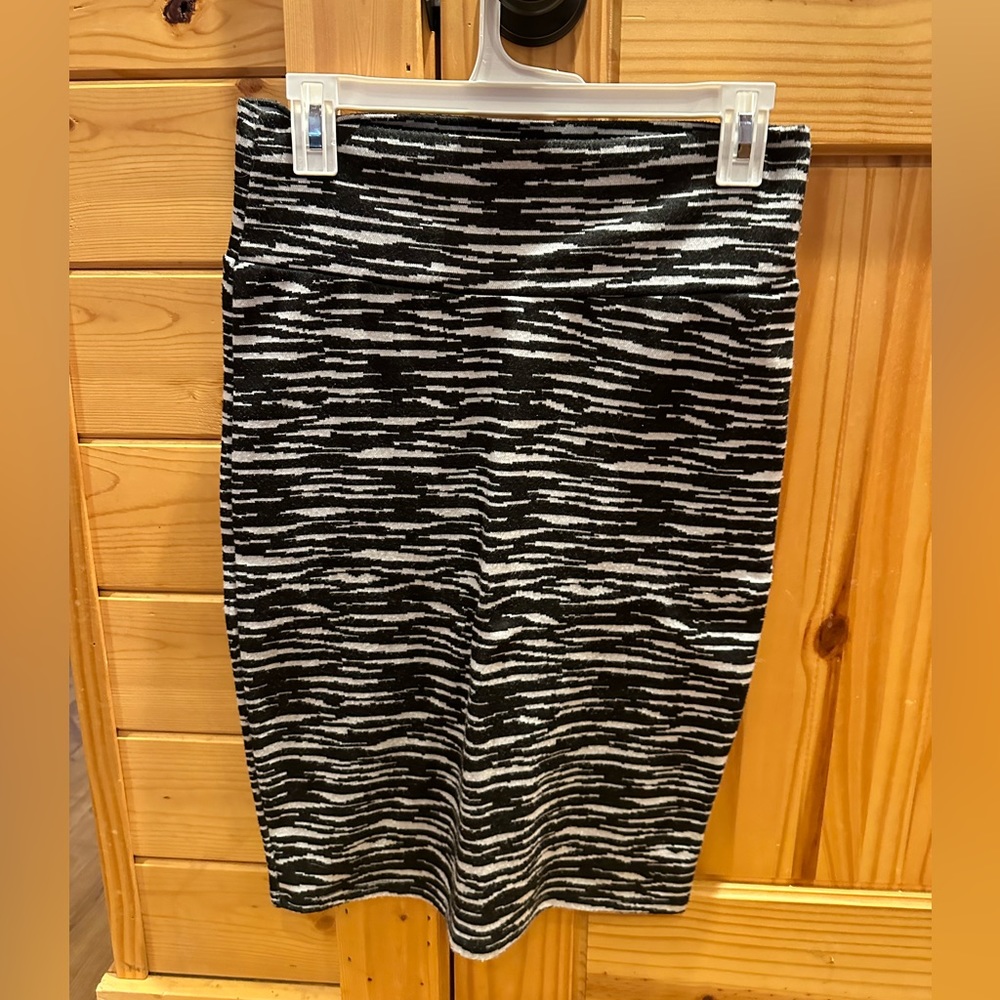 LuLaRoe skirt Size Small